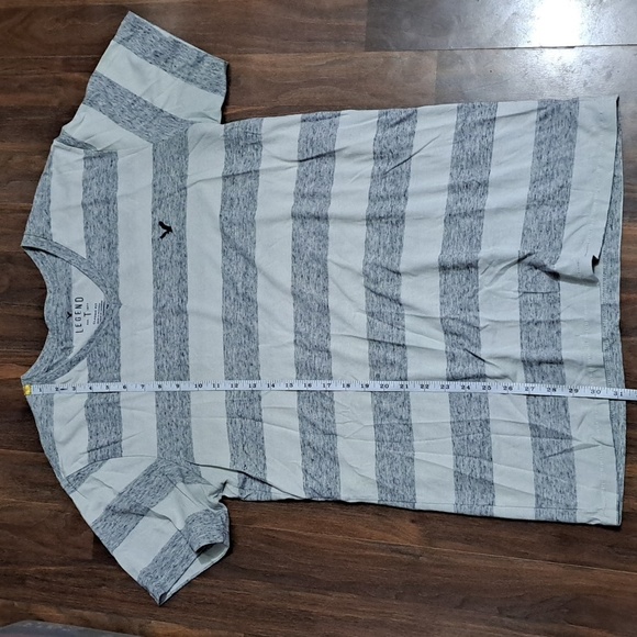 American Eagle outfitters | Men's grey & white v neck t shirt - Picture 8 of 9
